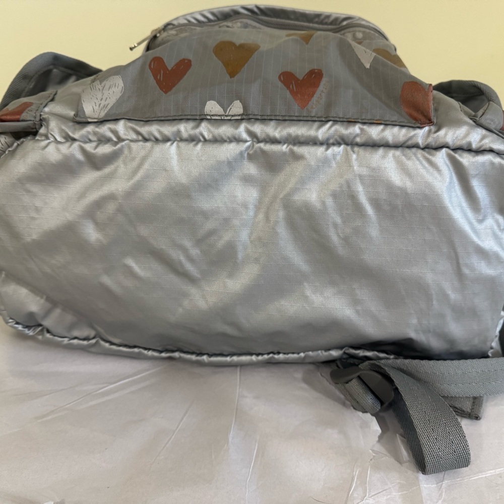 NWOT LeSportsac Silver/Gray Voyager Backpack - Picture 4 of 9